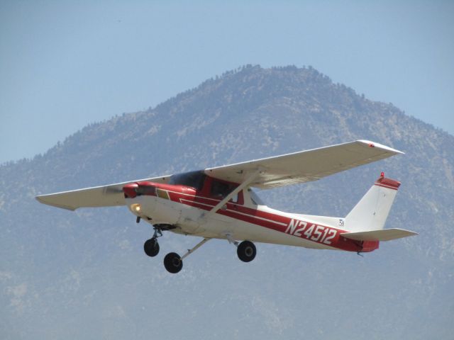 Cessna 152 (N24512) - Taking off RWY 26L
