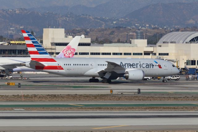 Boeing 787-8 (N807AA)