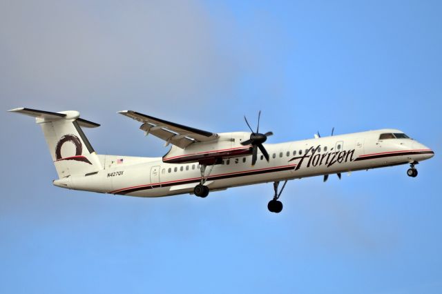 de Havilland Dash 8-400 (N427QX)