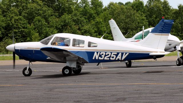 Piper Cherokee (N325AV)