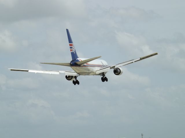 BOEING 767-200 (N743AX) - 767-200 Amerijet international landing in Merida Yucatán 