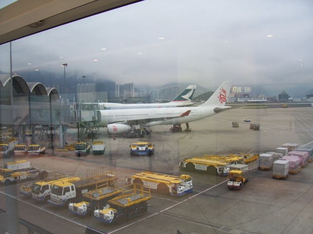 — — - Dragon-Air at Hong Kong International