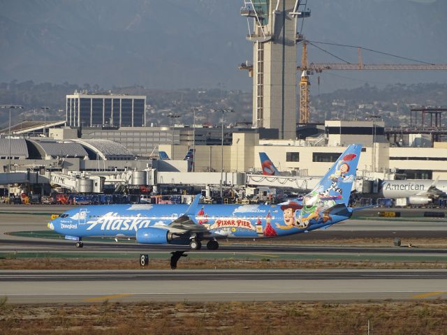 Boeing 737-900 (N537AS)