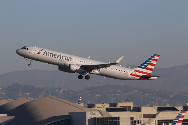 Airbus A321 (N127AA)