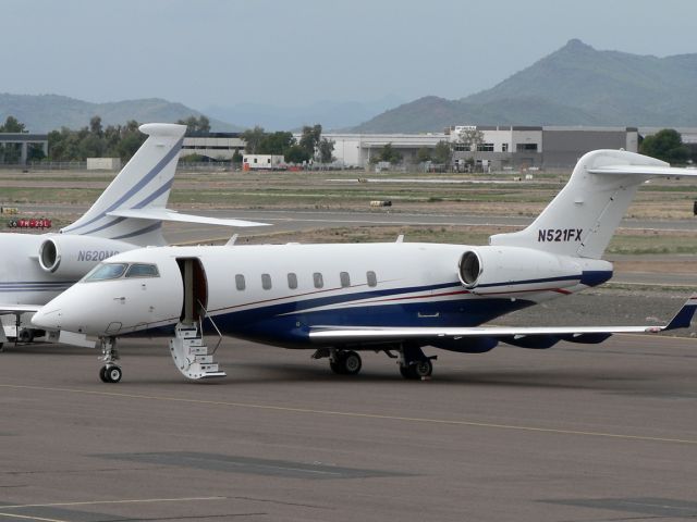 Bombardier Challenger 300 (N521FX) - Superbowl visitor - Feb 3, 2008.
