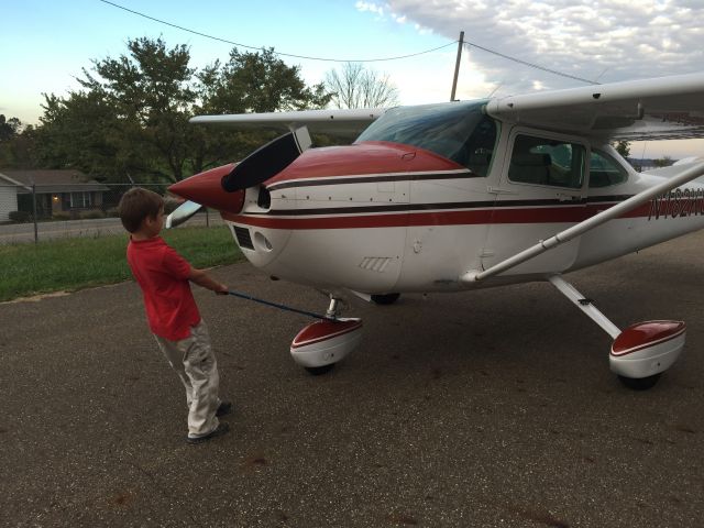 Cessna Skylane (N182KU)