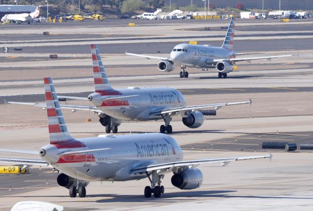 Airbus A319 (N824AW) - phoenix sky harbor international airport 07MAR20