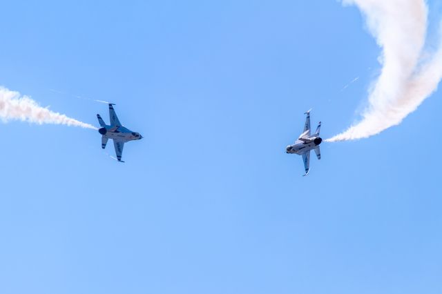 Lockheed F-16 Fighting Falcon —