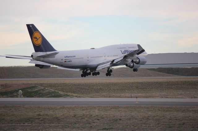 Boeing 747-400 (D-ABTH) - Arriving 11-19-2012 from Frankfurt on 16L.