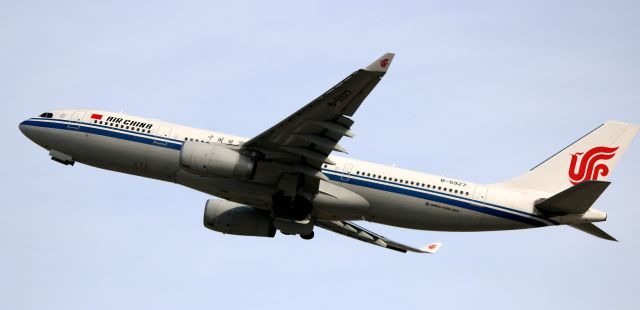 Airbus A330-200 (B-5927) - Air China # 830 departure to PVG, 11-22-2016