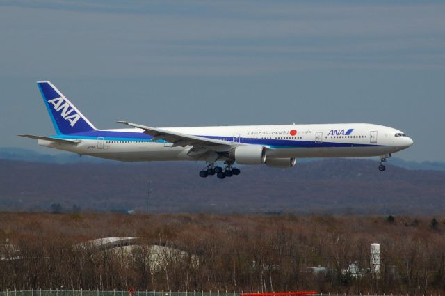 BOEING 777-300 (JA751A) - 2013-05-17