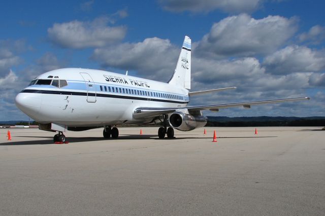 Boeing 737-200 (N712S)