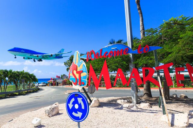 Boeing 747-400 (PH-BFB) - KLM B747 on there last sunday pass over the maho beach at St Maarten 23 oct 2016.