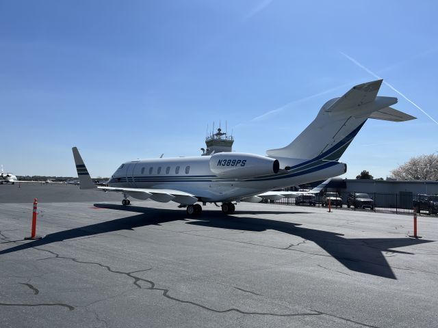 Bombardier Challenger 300 (N389PS)