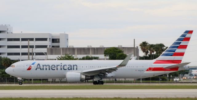 BOEING 767-300 (N397AN)