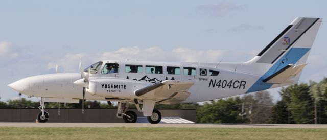 Cessna 404 Titan (N404CR) - On flightline