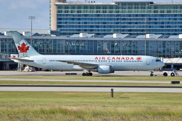 BOEING 767-300 (C-FCAF)