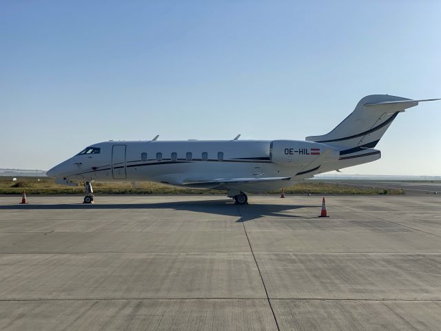 Canadair Challenger 350 (OE-HIL) - 1 SEP 2020
