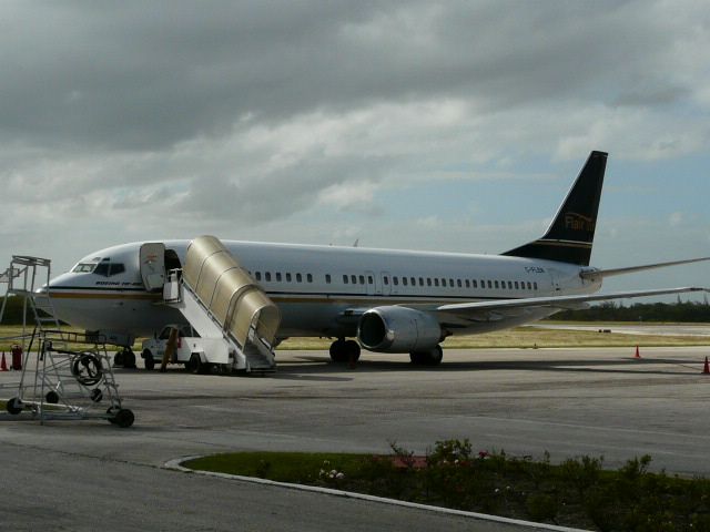 Boeing 737-700 (C-FLEN)