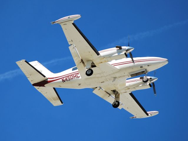 — — - DELAWARE AVIATION LLC on final for runway 2 - 5/25/13