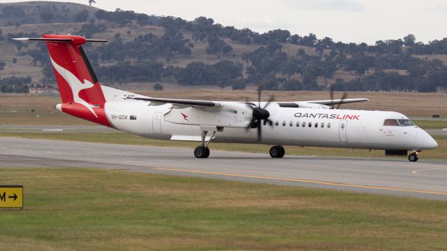 de Havilland Dash 8-400 (VH-QOW)