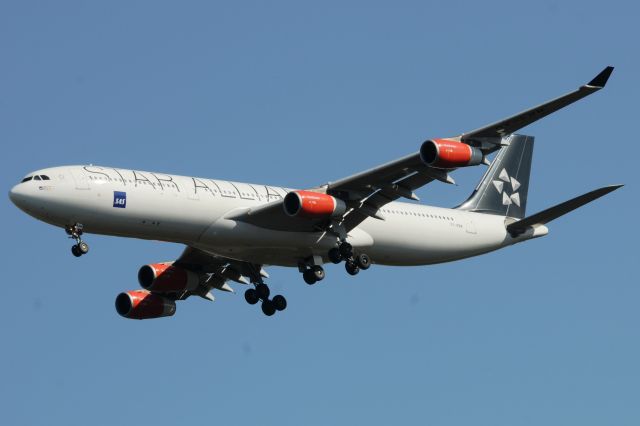 Airbus A340-300 (OY-KBM) - Star Alliance titles.