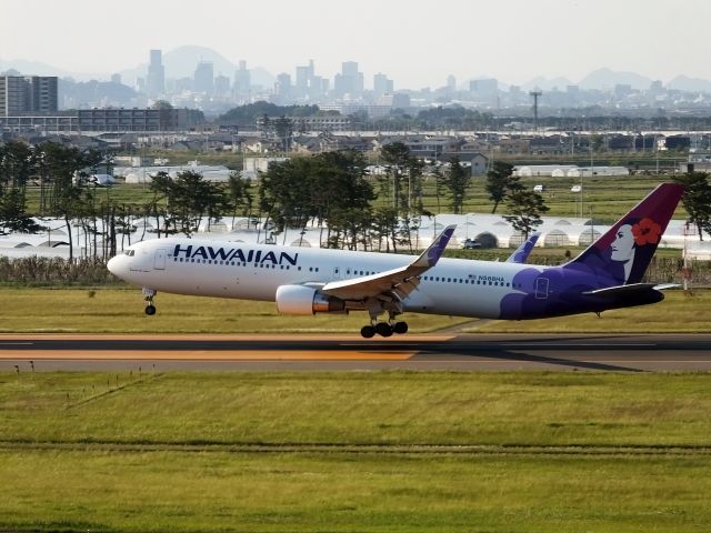 BOEING 767-300 (N588HA)