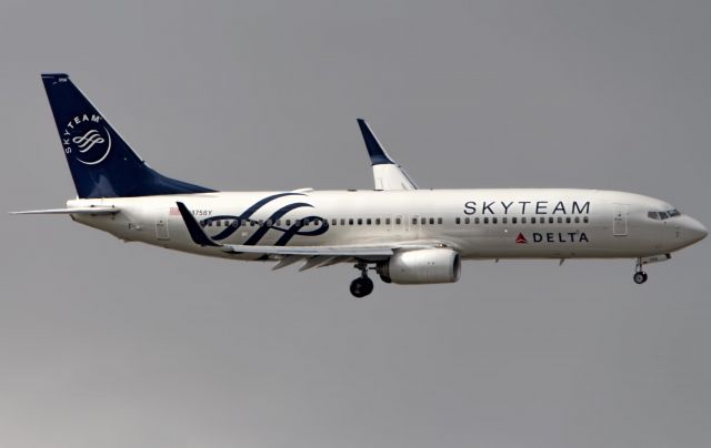 Boeing 737-800 (N3758Y) - SKYTEAM Livery