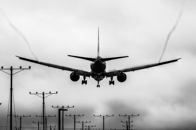 BOEING 777-300ER (HB-JNF)