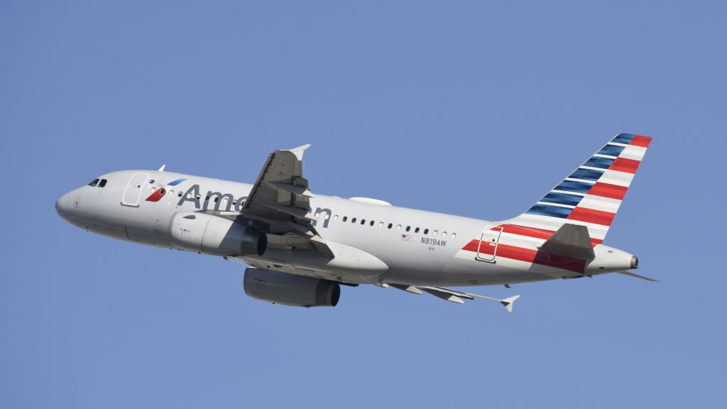 Airbus A319 (N819AW) - Departing LAX on 25R