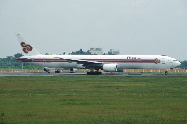 BOEING 777-300 (HS-TFK) - Departure at Narita Intl Airport Rwy16R on 2004/08/12