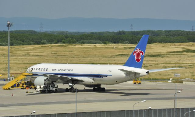 BOEING 777-200LR (B-2042) - China Southern Airlines Boeing 777-F1B B-2042 in Vienna