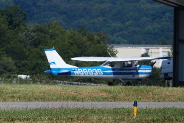 Cessna Commuter (N8693S)