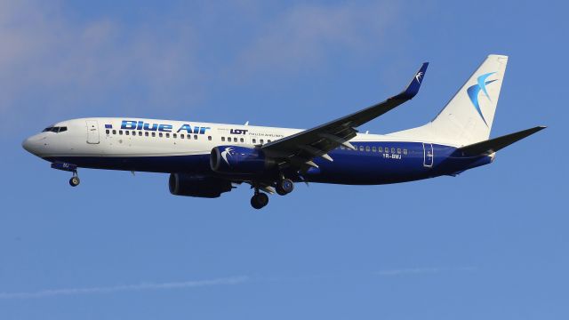 Boeing 737-800 (YR-BMJ)