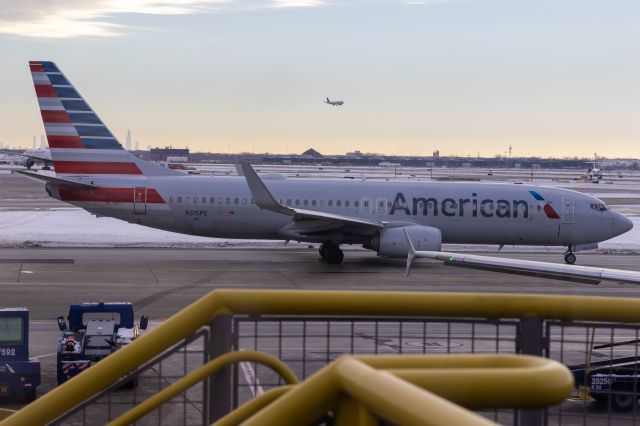 Boeing 737-800 (N315PE) - American Airlines 737-800 taxiing at O'Hare on 2/6/2022. Taken with a Canon 850D and Sigma 18-35mm Art lens.