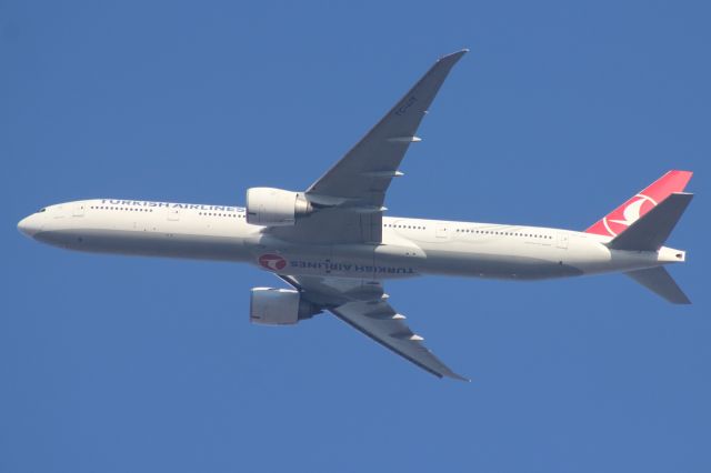 BOEING 777-300ER (TC-JJY) - 3000 feet