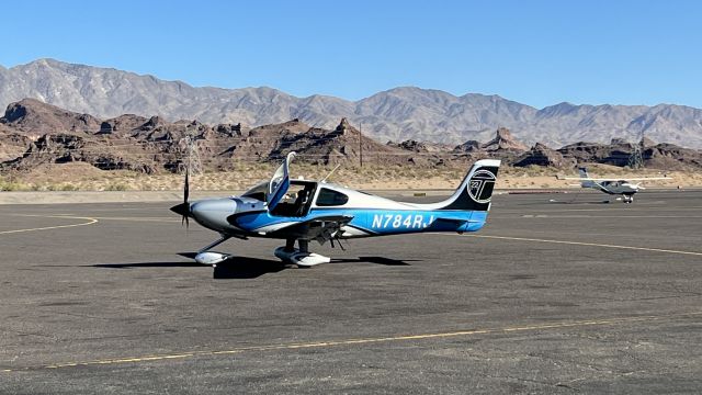 Cirrus SR-22 (N784RJ)