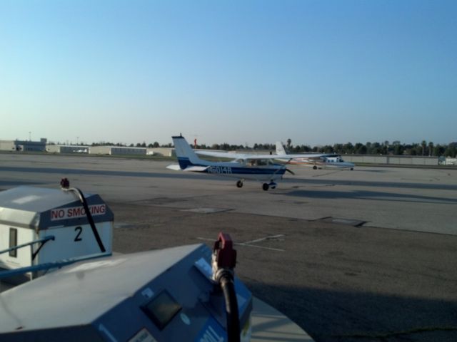 Cessna Skyhawk (N6014R) - VISITING FULLERTON MUNICIPAL AIRPORT, CA