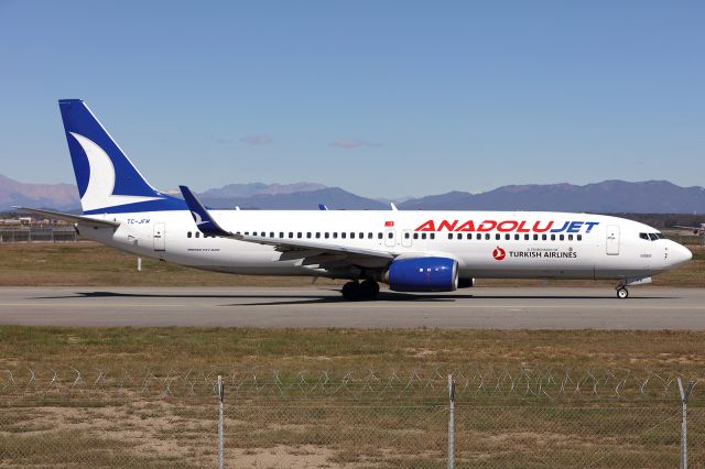Boeing 737-700 (TC-JFM)