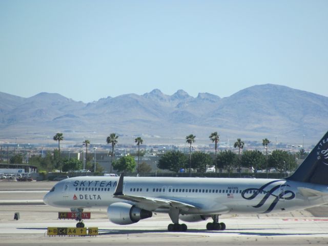 Boeing 757-200 (N659DL)