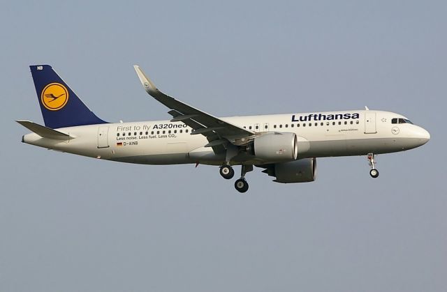 Airbus A320 (D-AINB)