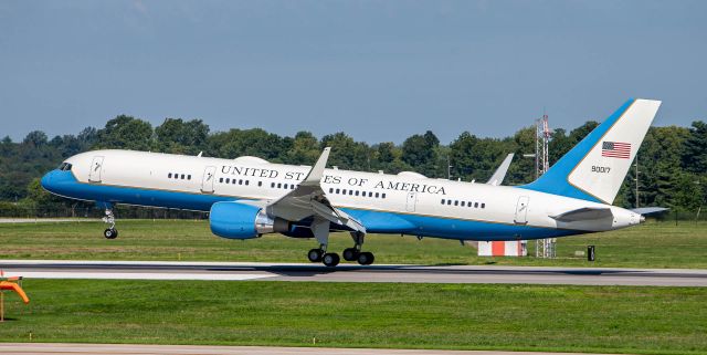 Boeing 757-200 (N90012) - Air Force One in the house. President Biden touring the devastation in eastern Kentucky.