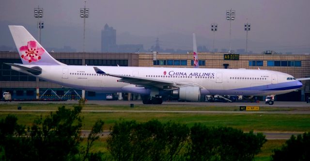 Airbus A330-300 —