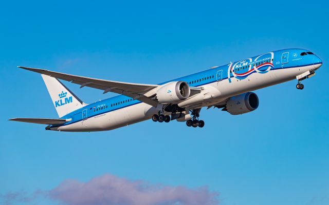 BOEING 787-10 Dreamliner (PH-BKA)