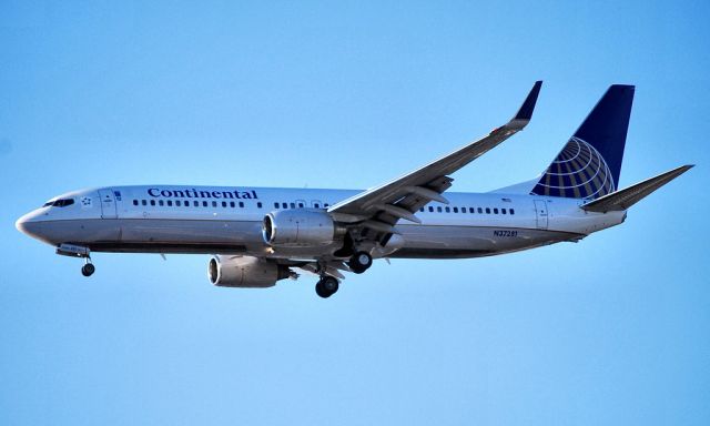 Boeing 737-800 (N37281) - Continental Airlines Boeing 737-824 N37281 cn 31599  Las Vegas - McCarran International (LAS / KLAS) USA - Nevada, 6-20-2010  Photo: Tomas Del Coro Sunset Park.