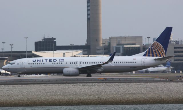 Boeing 737-900 (N69818) - Wearing "One Hundred" sticker. 