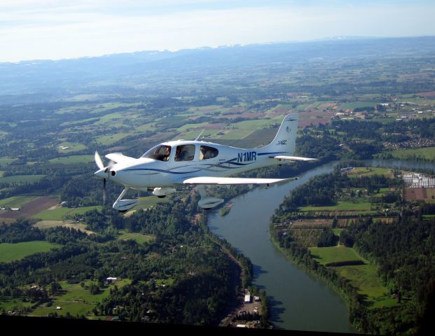 Cirrus SR-22 (N1MR) - N1MR over the Columbia River