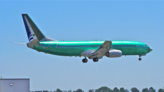 Boeing 737-800 (N1787B) - BOE359 from KRNT on final to Rwy 16R during its maiden flight on 7/16/14. (LN:5014 / cn 44155).  Note the lack of winglets on the aircraft.  Permanent registration will be #HP-1840CMP and fleet number will be 581.