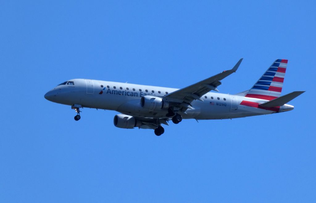 Embraer ERJ 175 (N121HQ) - Shown here on approach is an American Airline ERJ-175 in the Summer of 2018.