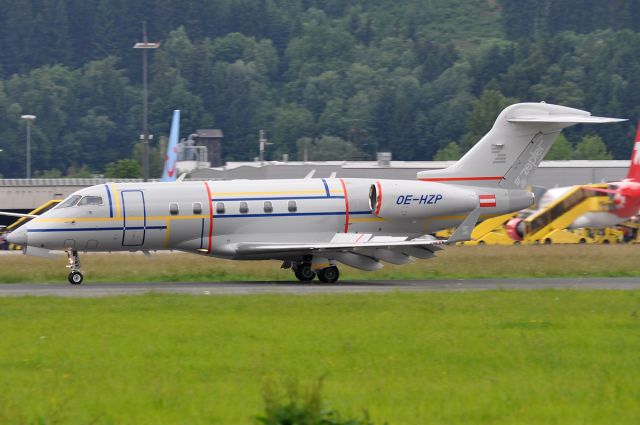 Bombardier Challenger 300 (OE-HZP)